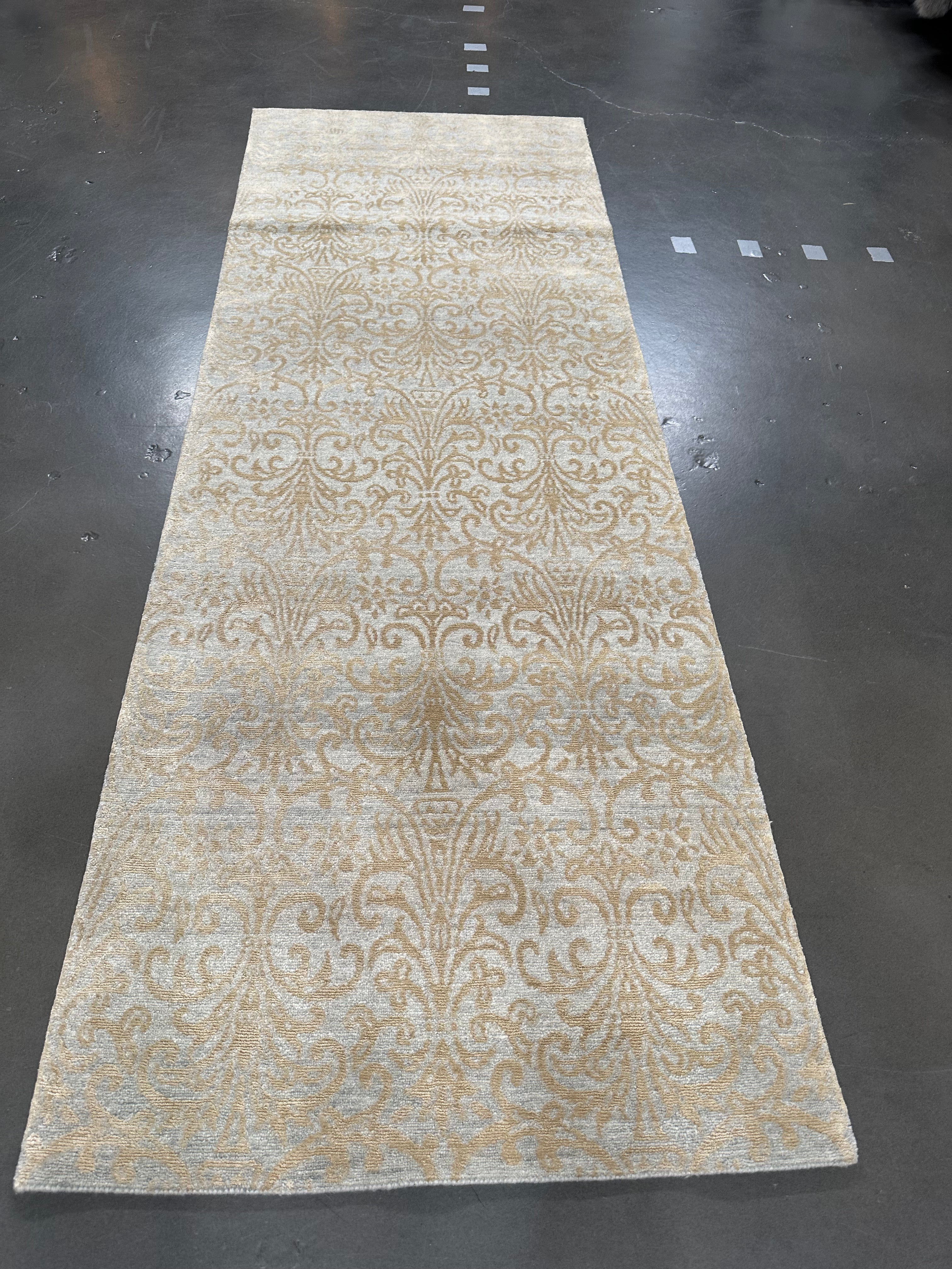 2'8"x8' Handmade Rug