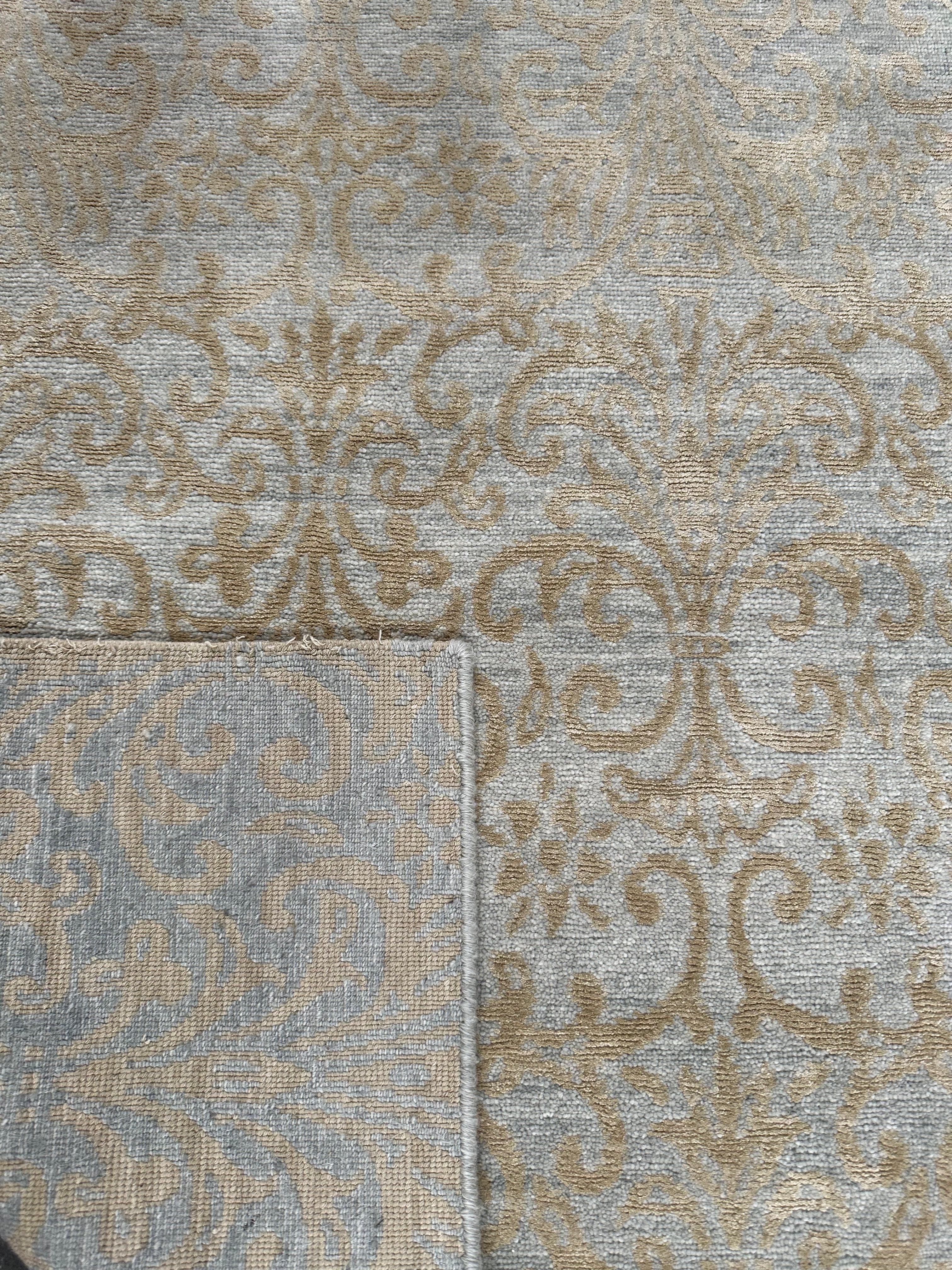 2'8"x8' Handmade Rug